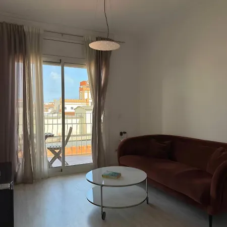 Center 3 Bedroom Apartment! Διαμέρισμα *