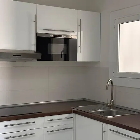 Center 3 Bedroom Apartment!